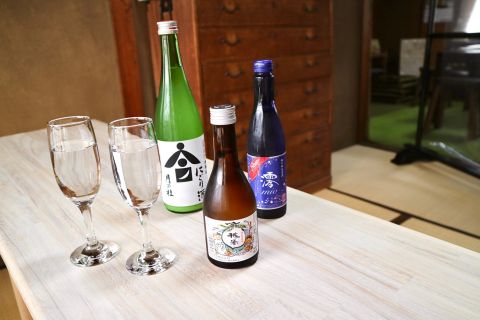 Kyoto: Sake Tasting and walking around sake town with guide