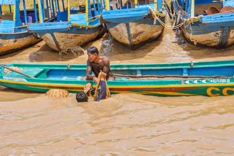 Siem Reap: pueblo flotante y tour privado en barco al atardecer
