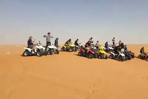 Riyadh: Wüsten-Quadbike-Erlebnis mit Transfer
