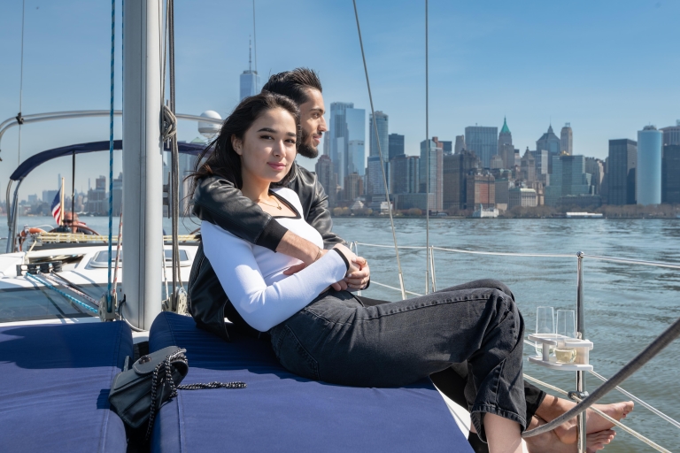 Manhattan: Private Sailing Yacht with Champagne Manhattan: VIP Private Sailing Yacht Champagne & Catering