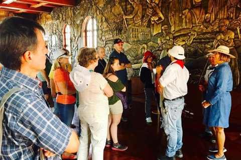 San José: Guided Walking Tour With Lunch and Hotel Pickup