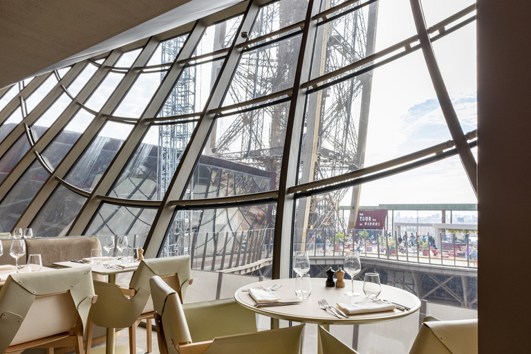 Paris : Dîner à la Brasserie Madame de la Tour EiffelMenu Grande Dame avec boissons - Centre du restaurant