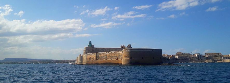 Siracusa: crociera turistica dell'isola di Ortigia e delle grotte marine