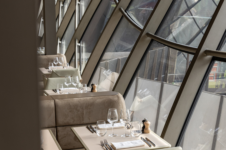 Parigi: Pranzo con la Madame Brasserie della Torre EiffelMenu Madame con bevande - Vista sulla Senna