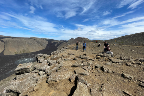 Randonnée au volcan Geldingadalir et billet confort au lagon bleu