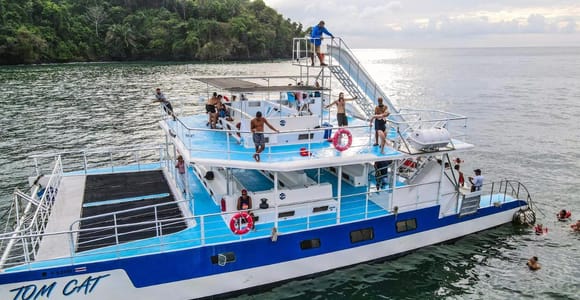 Manuel Antonio: Catamaran Cruise to Biesanz Bay with Lunch