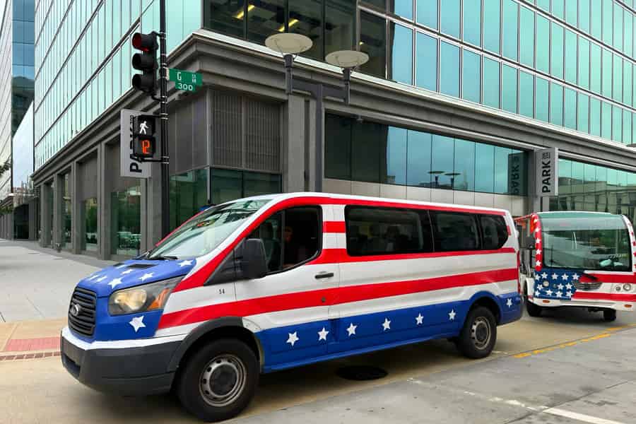 D.C.: Denkmäler und Geschichte – Geführte Tour mit dem amerikanischen Minibus – Tag und Nacht. Foto: GetYourGuide D.C.: Denkmäler und Geschichte – Geführte Tour mit dem amerikanischen Minibus – Tag und Nacht. Foto: GetYourGuide