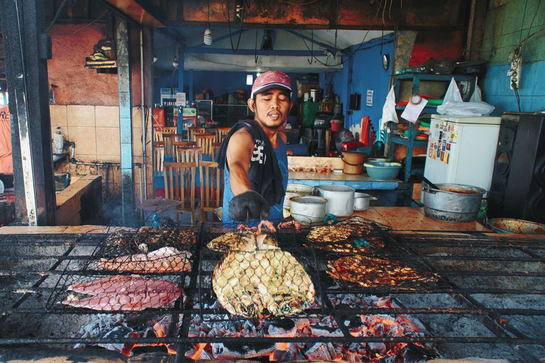 Lokalna wycieczka kulinarna „Eat Street” na BaliWspólna wycieczka