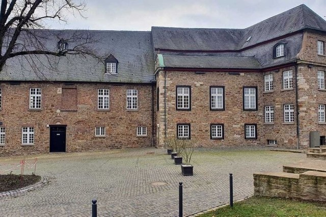 Visit Mülheim Broich Castle Audio Rally by P.I. Sir Peter Morgan in Herne