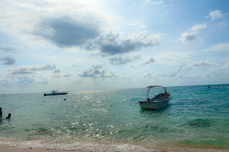 Cartagena: Passeio pelas 5 Ilhas do Rosário com mergulho com snorkel e almoço