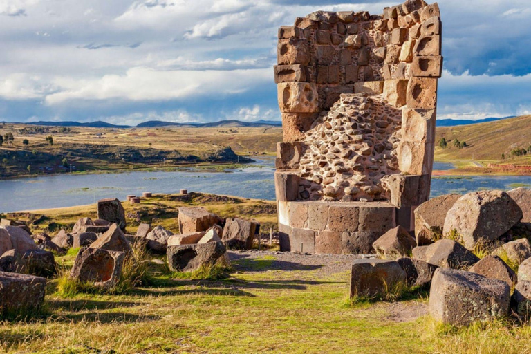 Puno: Lake Titicaca, Uros, & Sillustani Tour with Lunch
