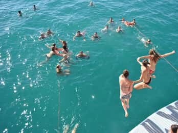 Gandía: Festa de barco somente para adultos com banho e refeição opcional