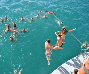 Gandía: Festa de barco somente para adultos com banho e refeição opcional