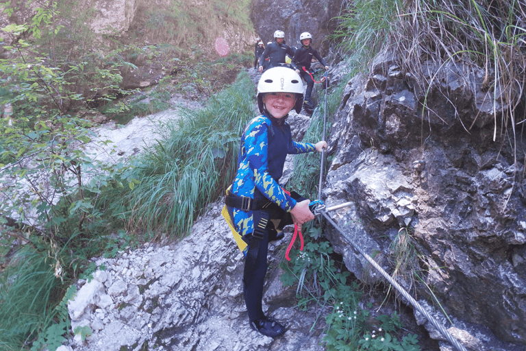بوفيك: تجربة التجديف في الوادي مع الصور والمواصلاتBovec: Canyoning Experience with Photos &amp; Transport Included
