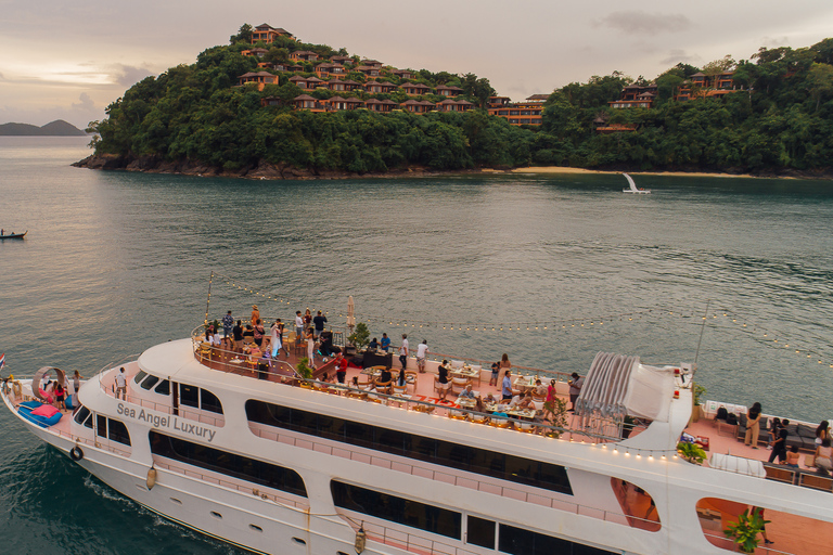 Phuket Ko Sire: crucero con música en vivo y cena de 4 platosRecogida en el hotel en Kata, Karon Beach, Patong y la ciudad de Phuket