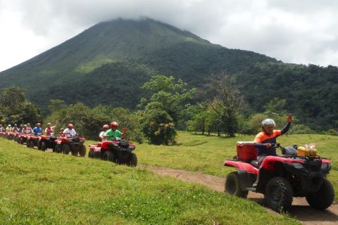 La Fortuna: tour in ATV del vulcano Arenal, del fiume e della foresta