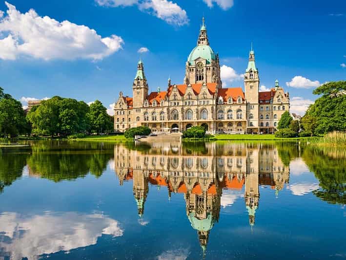 Hanover: Maschsee and New Town Hall Smartphone Game Quest