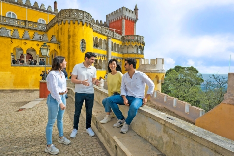 Ab Lissabon: Sintra mit Pena Palace & Cascais SegeltörnVon Lissabon aus: Sintra Dorf Tour und Cascais Segeltörn