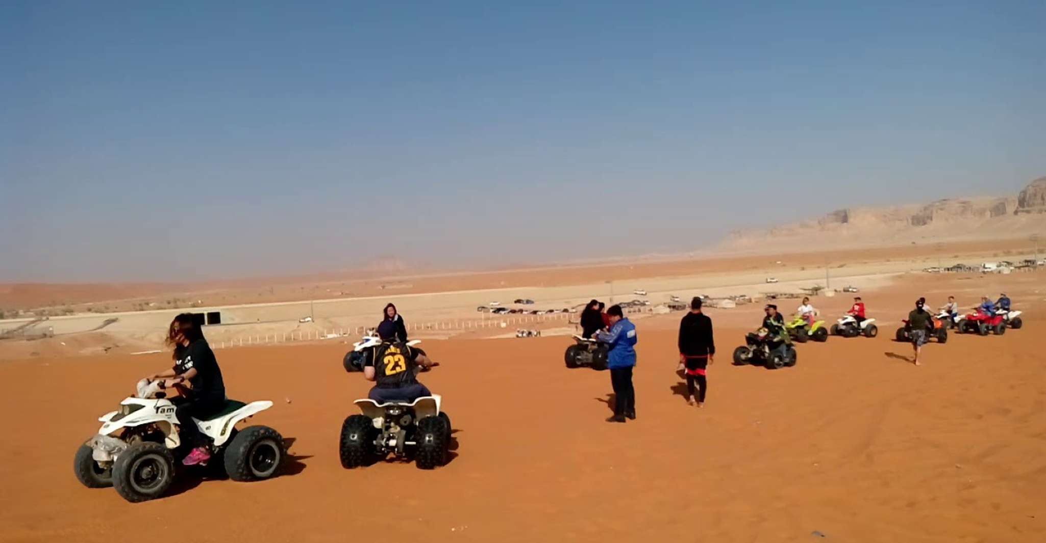 Riyadh, experiencia en bicicleta del desierto Quad con transferencia - Hizvo