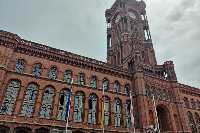 Berlín: búsqueda del tesoro autoguiada por el centro de la ciudad y recorrido por la ciudad