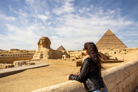 Hurghada: visita guiada de día completo a El Cairo, las pirámides de Giza y el museoTour privado