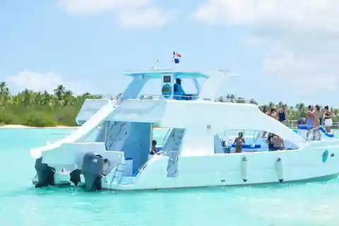 Samaná: Cayo Levantado Island Boat Trip with Buffet Lunch