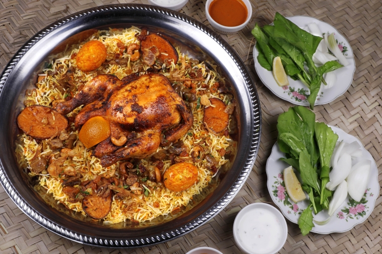 Dubái: experiencia gastronómica étnica emiratíElección de sopa, ensalada, plato principal, postre y agua