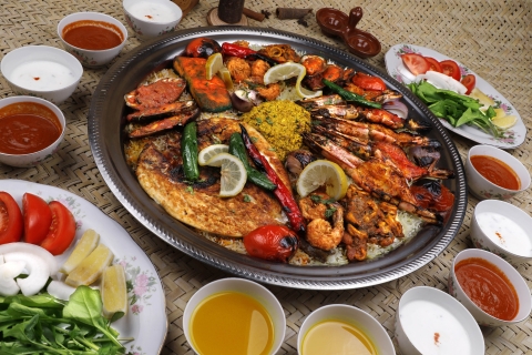 Dubaj: etniczne Emiraty kulinarneDo wyboru zupa, sałatka, danie główne, deser i woda