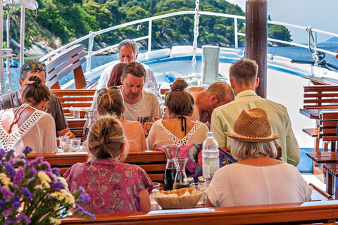 Dubrovnik : croisière dans les îles Élaphites avec déjeuner et boissonsDubrovnik : croisière d'une journée aux îles Élaphites avec déjeuner