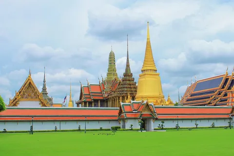 Bangkok: Grand Palace & Wat Pho Half-Day Private Tour