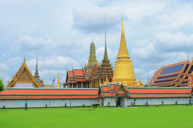 Bangkok: Grand Palace & Wat Pho Half-Day Private Tour