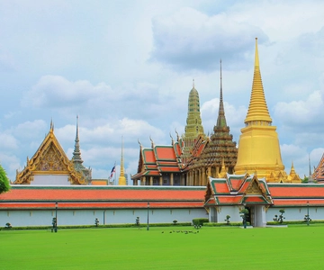 Bangkok: Grand Palace & Wat Pho Half-Day Private Tour
