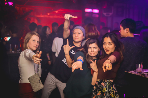 Seoul: Pub Crawl mit Skip-the-Line-Clubzugang und ShotsSeoul Pub Crawl Offiziell