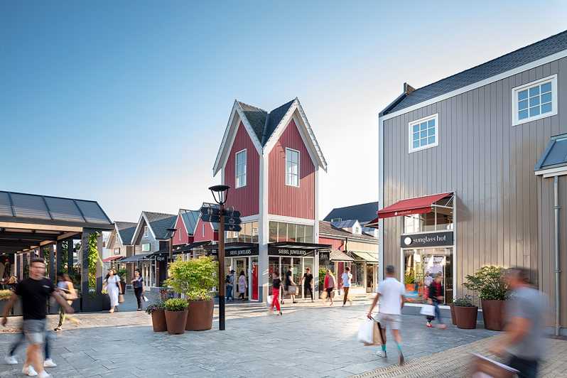 Batavia Stad Fashion Outlet: VIP Day Pass and Coffee & Treat