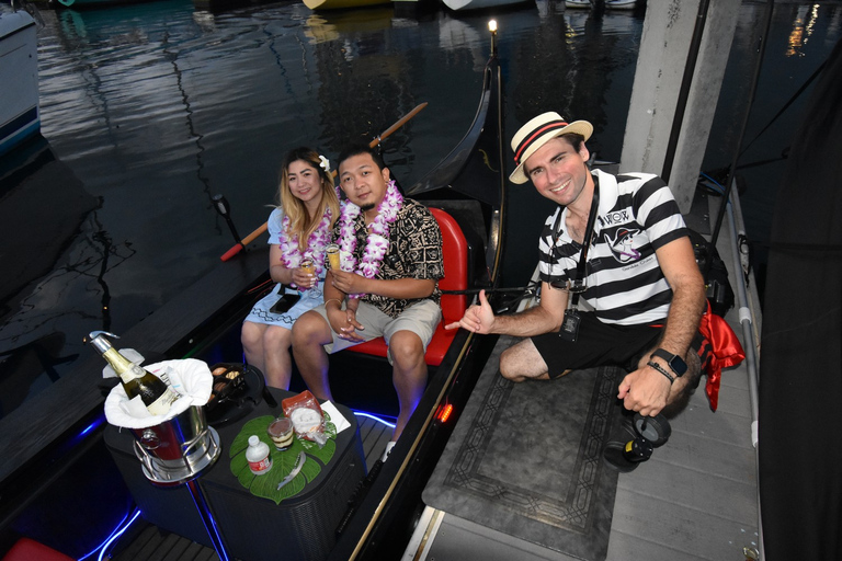 Oahu: Fireworks Cruise - Ultimate Luxury Gondola with Drinks Private Fireworks Gondola cruise (non-shared)