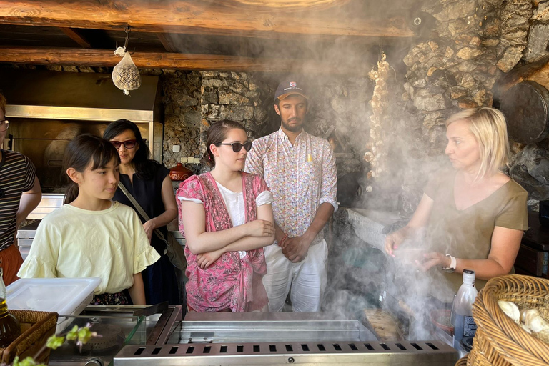 D'Elounda: visite privée de la grotte de Zeus et du palais de KnossosVoyage privé en limousine pour 3 personnes