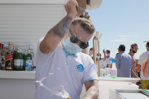 Costa Adeje: festa in piscina Utopia del Monkey Beach Club di Tenerife