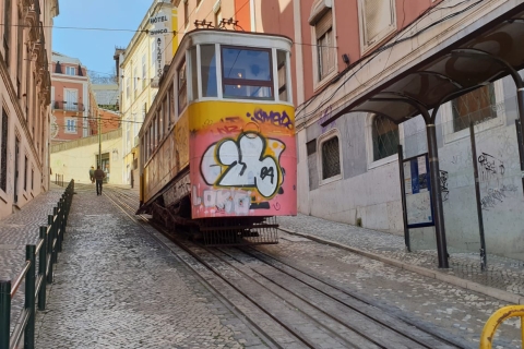 Lisbon: Private Eco Tuk-Tuk City Tour Standard option