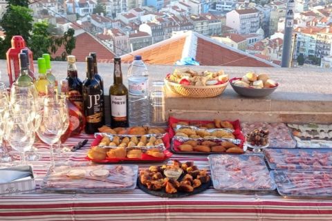 Lissabon: privé hoogtepunten Tuk-Tuk-tour met tapas en wijn