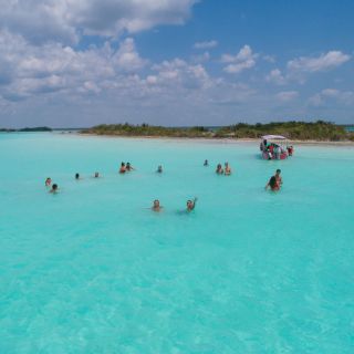 From Playa del Carmen: Bacalar and Lake Tour with Lunch
