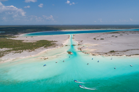 From Playa del Carmen: Bacalar and Lake Tour with Lunch From Riviera Maya