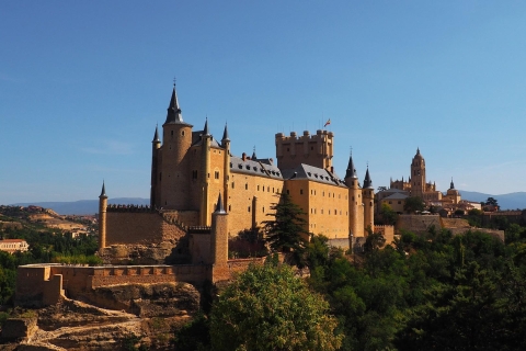 Von Madrid aus: Ganztagestour nach Avila und Segovia mit AlcazarB- Tour mit Mittagessen inklusive