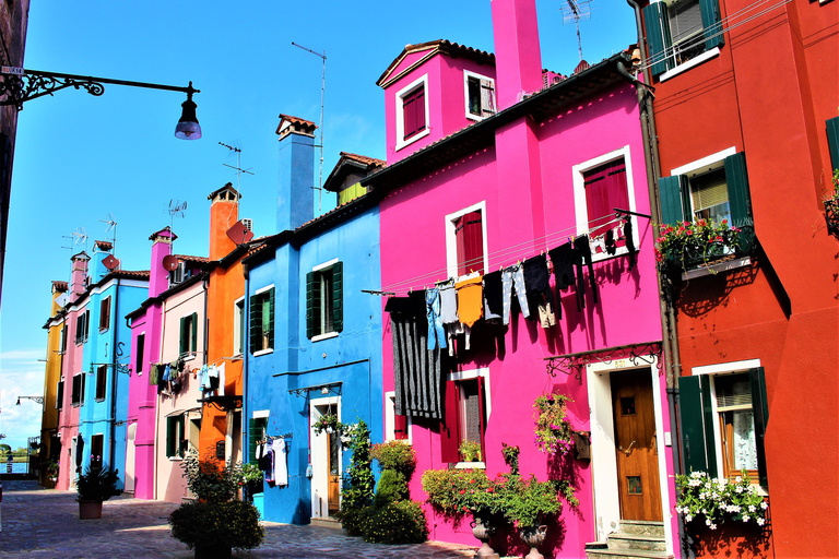 From Venice: Murano and Burano Private Tour with Transfer6-Hour Murano and Burano Private English Tour with Lunch