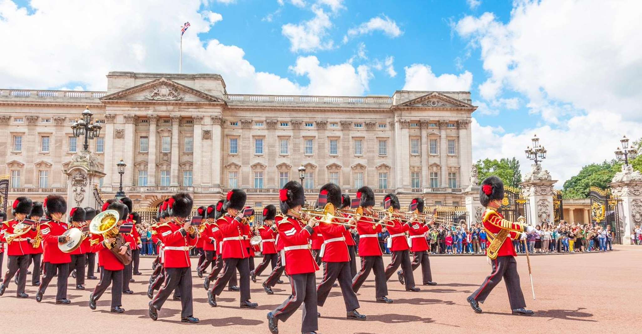 London: The Changing of the Guard Tour and Buckingham Palace
