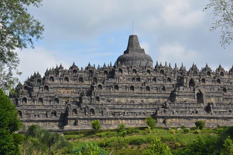 Yogyakarta Entrada Al Templo De Borobudur Getyourguide