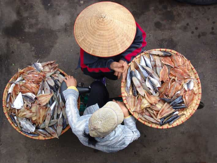 Chapeau Le Voyage en Panier en raphia -couleur neutre et bords