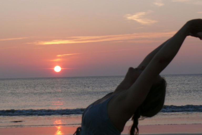 Sylt: cours de groupe de yoga vinyasa sur la plage