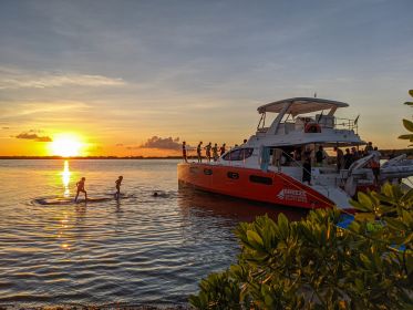 Willemstad: Sunset Cruise Tour with Food and Drinks