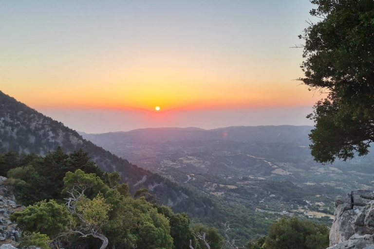 Od Salakos: wycieczka Profitis Ilias z zachodem słońcaWędrówka z miejscem spotkań
