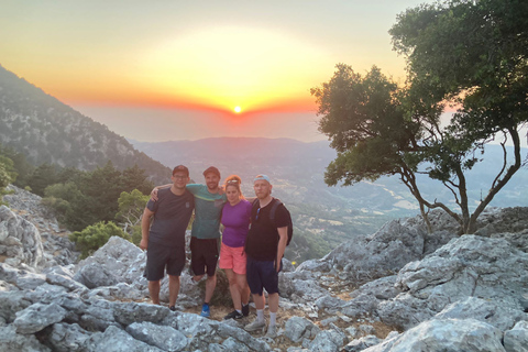 Von Salakos aus: Profitis Ilias-Wanderung mit SonnenuntergangWanderung mit Meeting Point